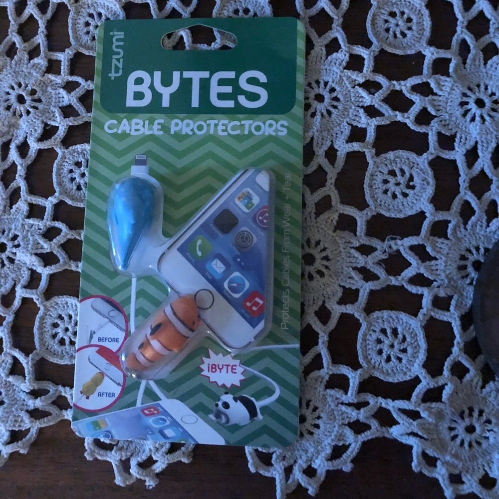 Misplaced 🍎🌴Tzumi Bytes Cable Protectors - 529 $6 or